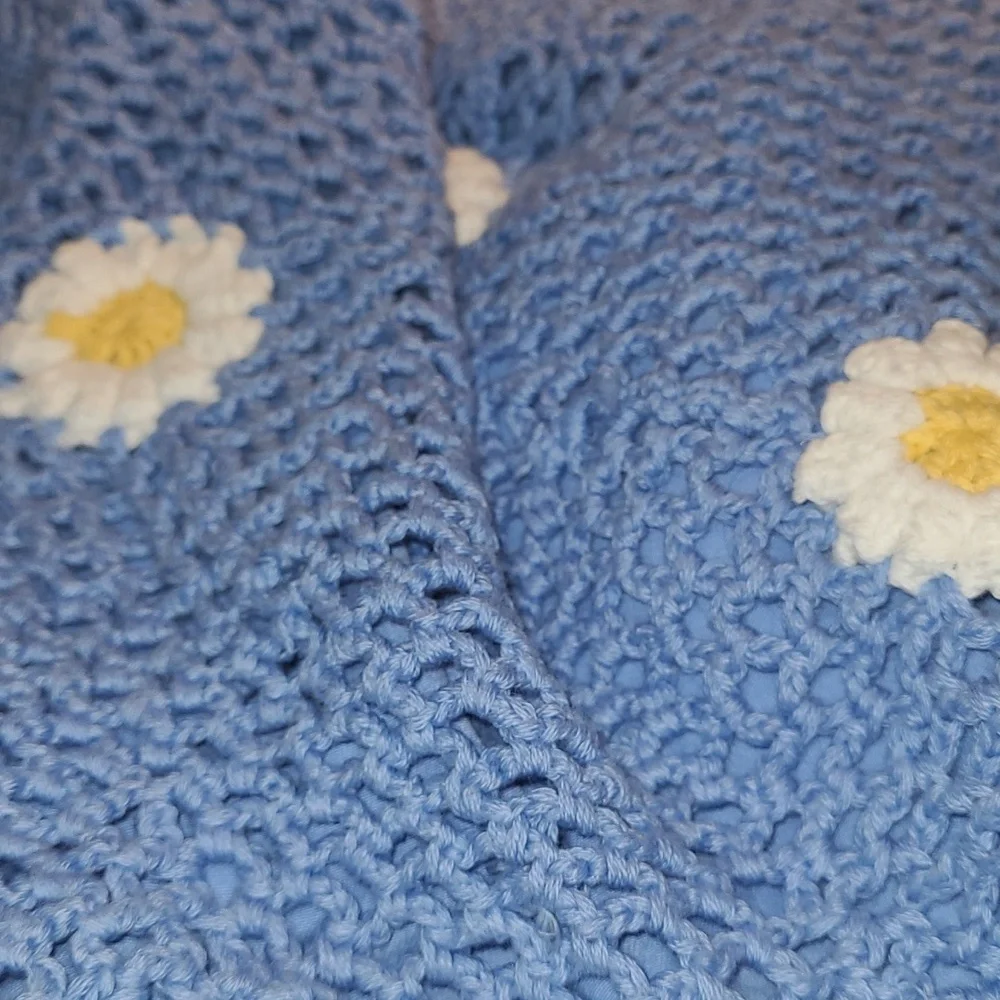 Hollister Blue Crochet Tank Top With A Daisy Floral Pattern - Picture 5 of 6